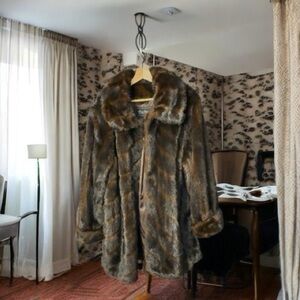 Terry Lewis Luxurious Faux Fur Coat Size 1X
